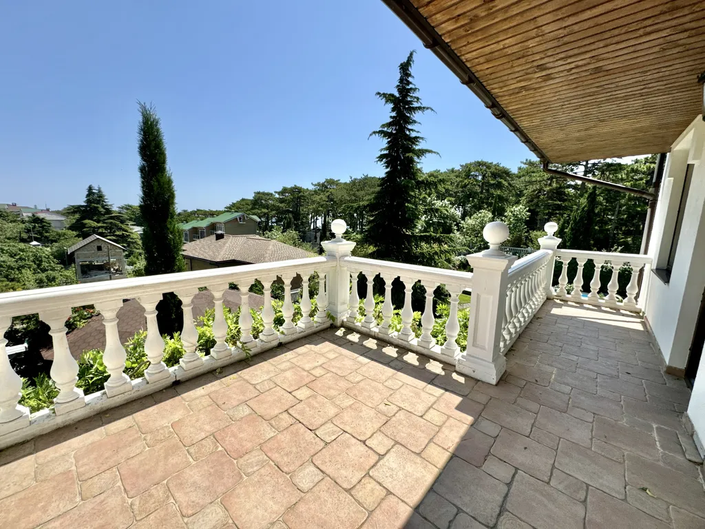 Шикарный дом в заповедной зоне в Ялте