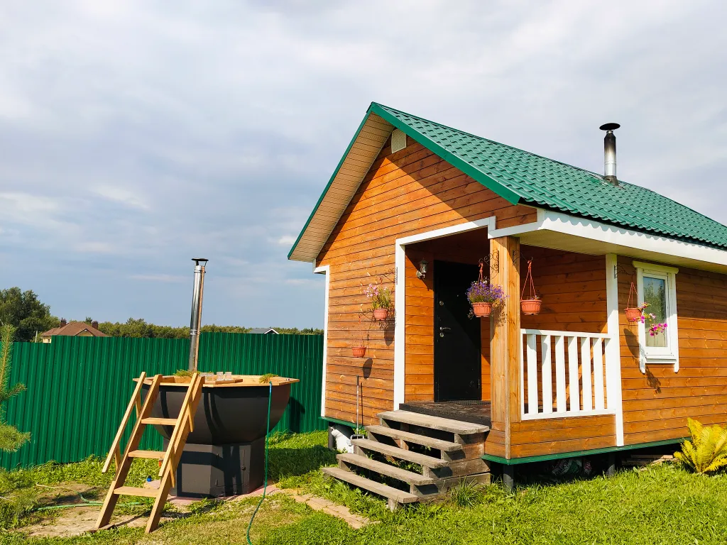 Уютный домик с отдельно стоящей русской баней на дровах и банным чаном