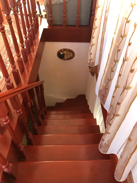 Двухэтажный дом с шикарным уютным двором в самом центре