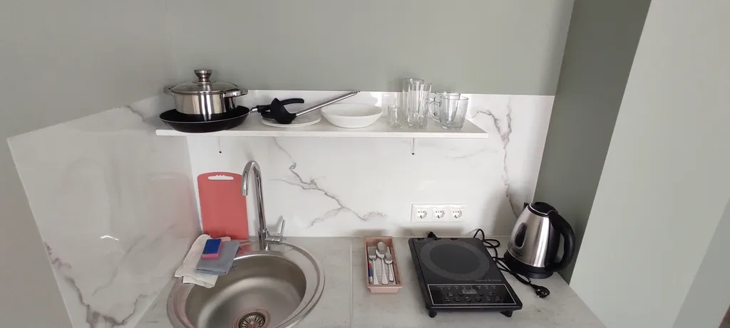 Уютная комната с видом на море