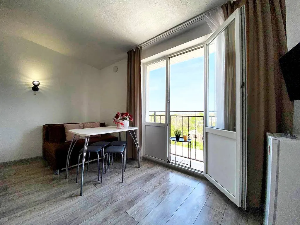 Видовая квартира со свежим ремонтом Учкуевка