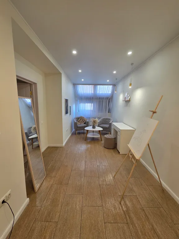 Современная 3-комнатная квартира в центре с дизайнерским ремонтом