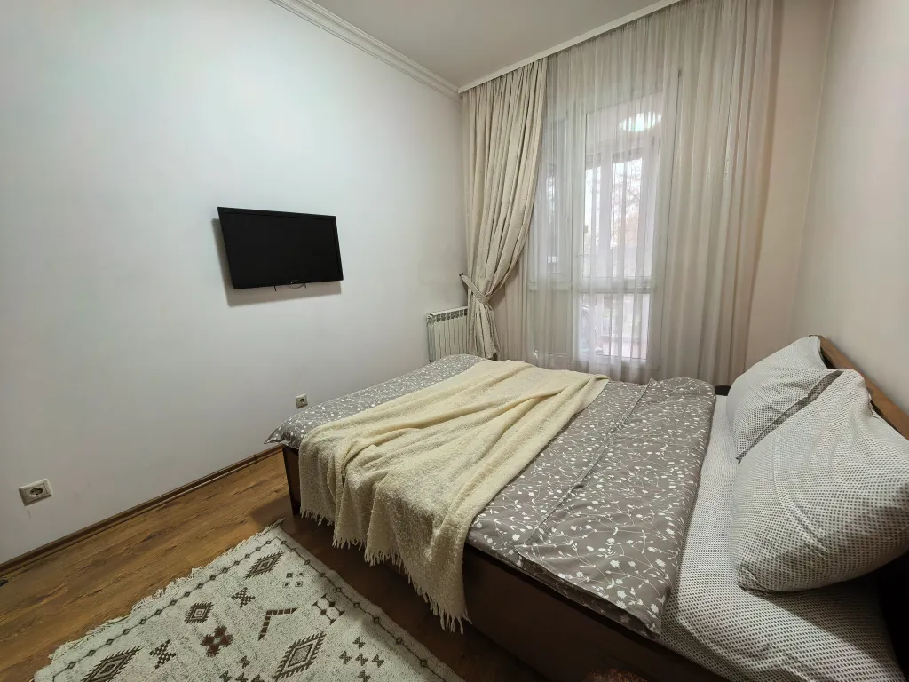 С видом на центральную площадь