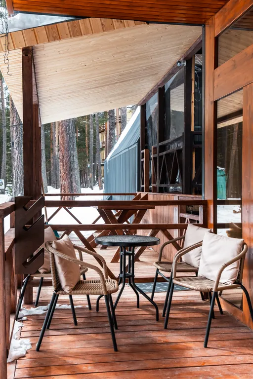 Домик у подножья горы Чегет