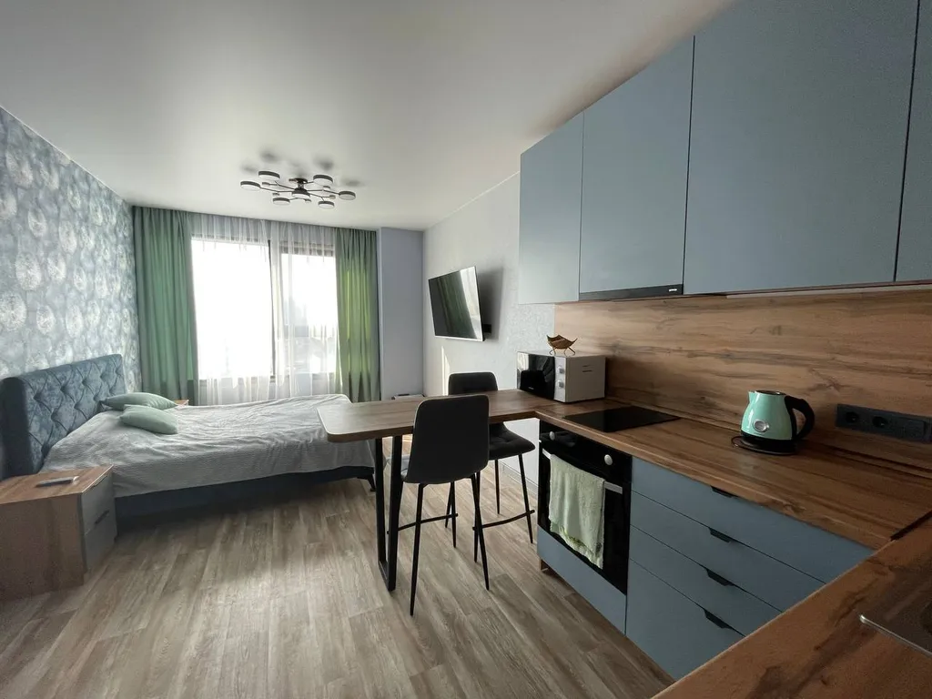 Студия в новом доме с видом на Золотой Рог