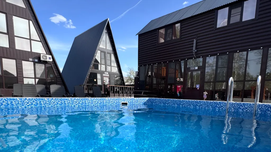 Большой дом с верандой