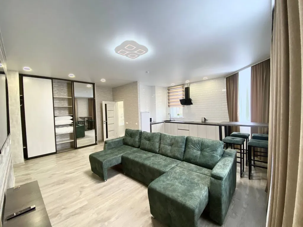 Квартира Яркая студия в апарт-отеле Кристалл! — аренда посуточно в Юрга