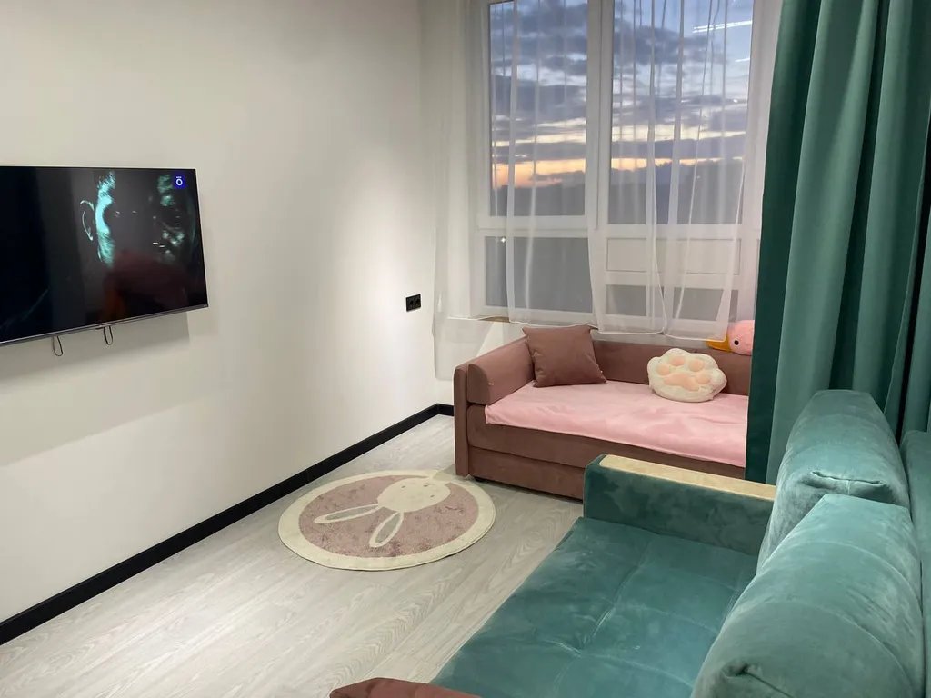 Апартаменты "Пикассо" - индустриальный шик с яркими акцентами