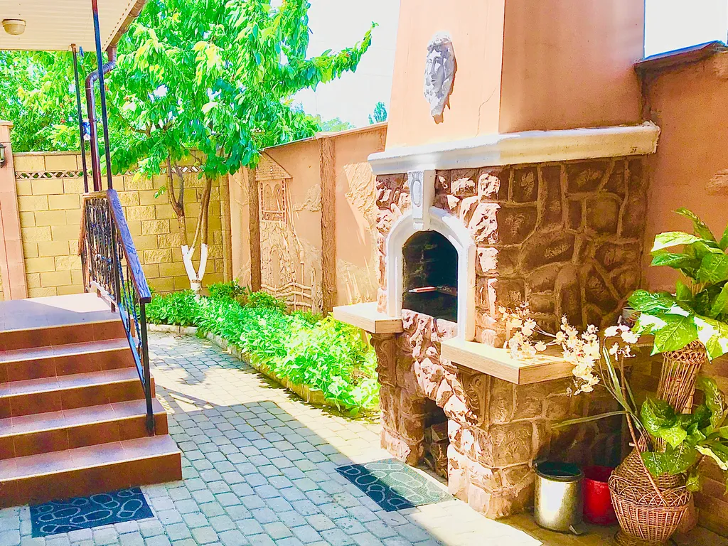 Квартира Студия, центр, свой двор, мангал, личная стоянка, бассейн — аренда посуточно в Керчь