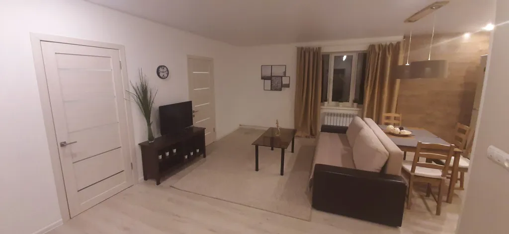 Дом в деревне с баней