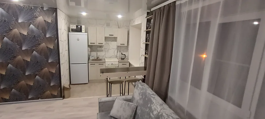 Центральный район. Чистая студия. Начало набережной