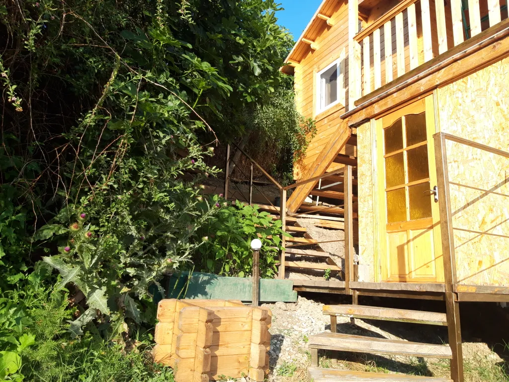 Деревянный домик- в невесомости