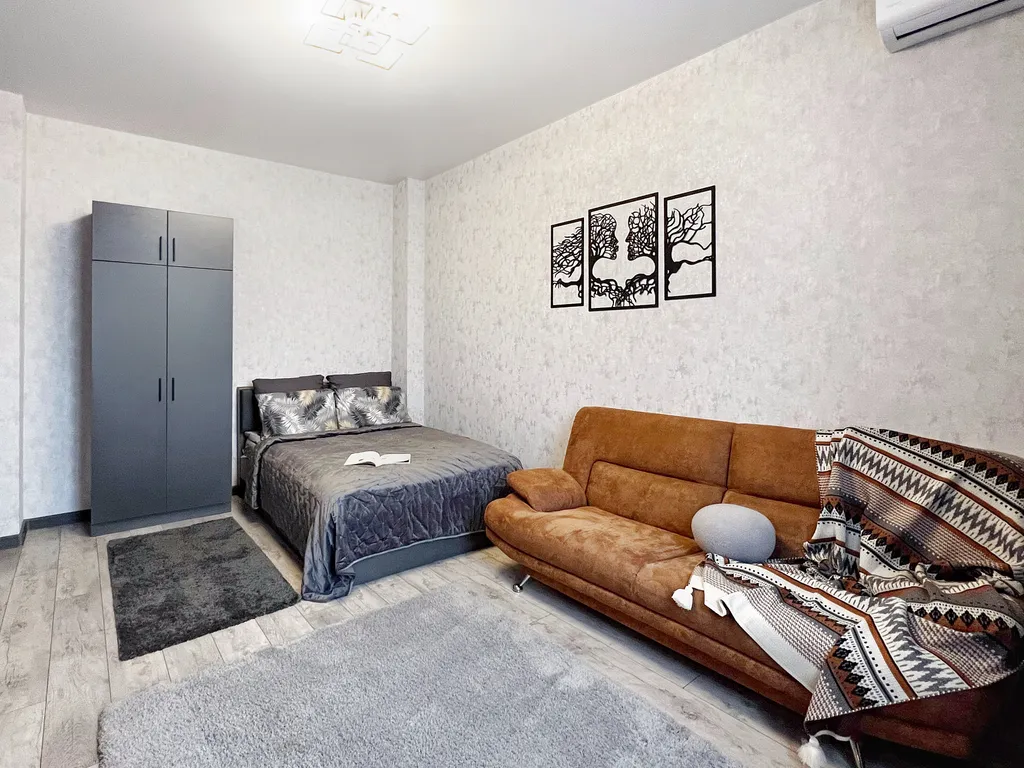 Kраcивaя тёплaя кваpтирa в центрe на развязке к Главным Заводам города