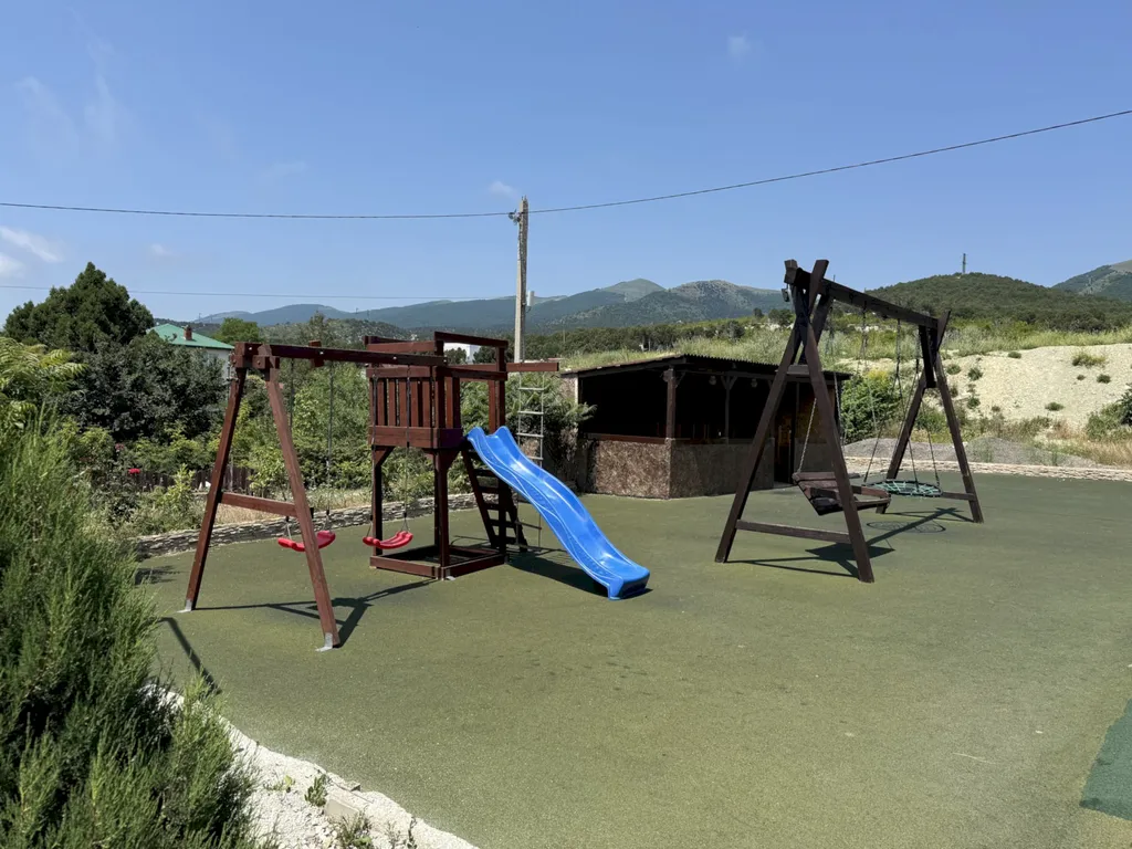 Коттедж в Кабардинке с бассейном и видом на море