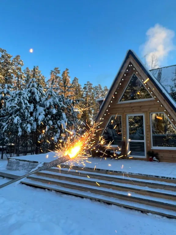 Коттедж Уютный треугольный дом в окружении леса — аренда посуточно в Полевской