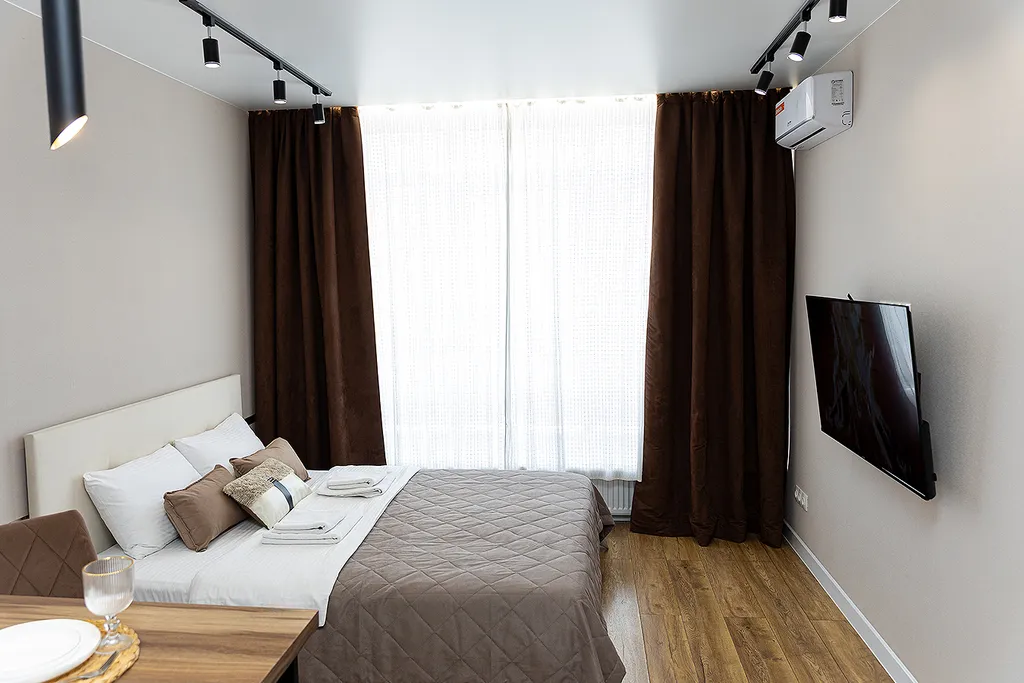 Студия в новом доме рядом с кадетским корпусом