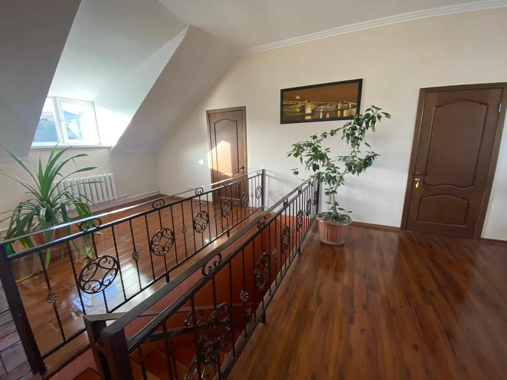 Два этажа с отдельным входом в уютном доме в ущелье рядом с озером