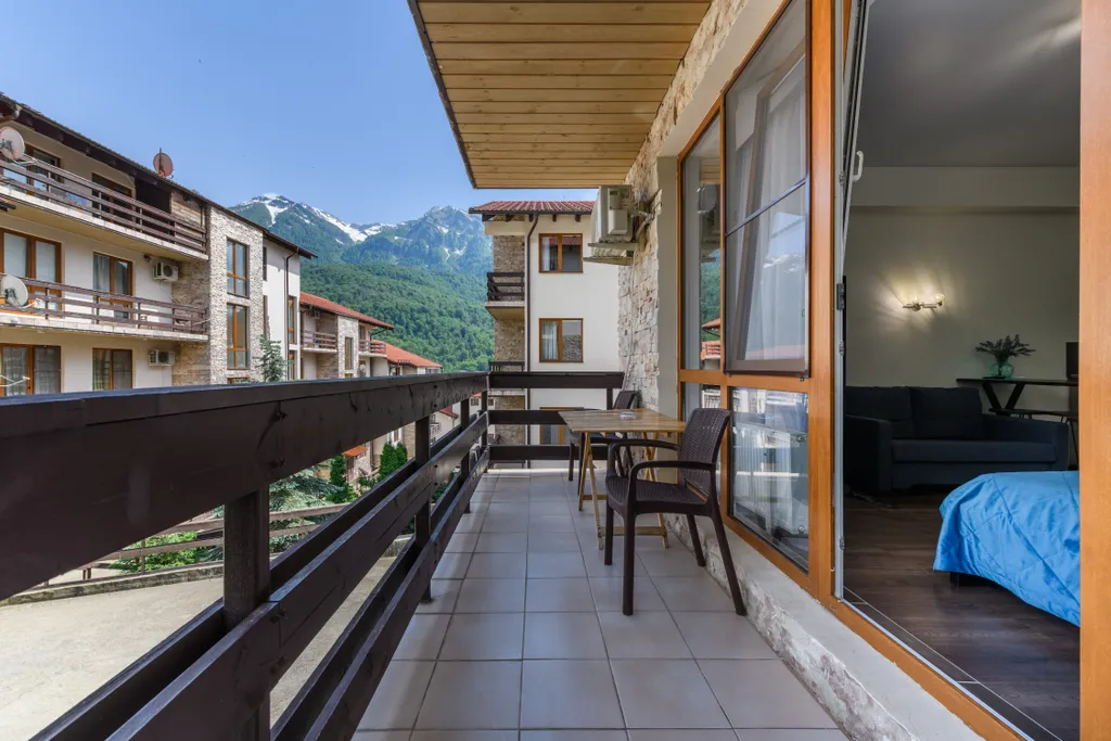 Улучшенная студия, ваша личная сцена с горными декорациями