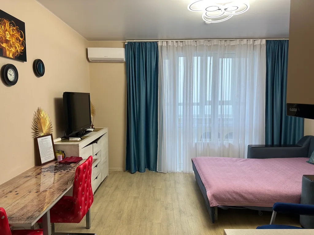 Новая квартира-студия с видом на море