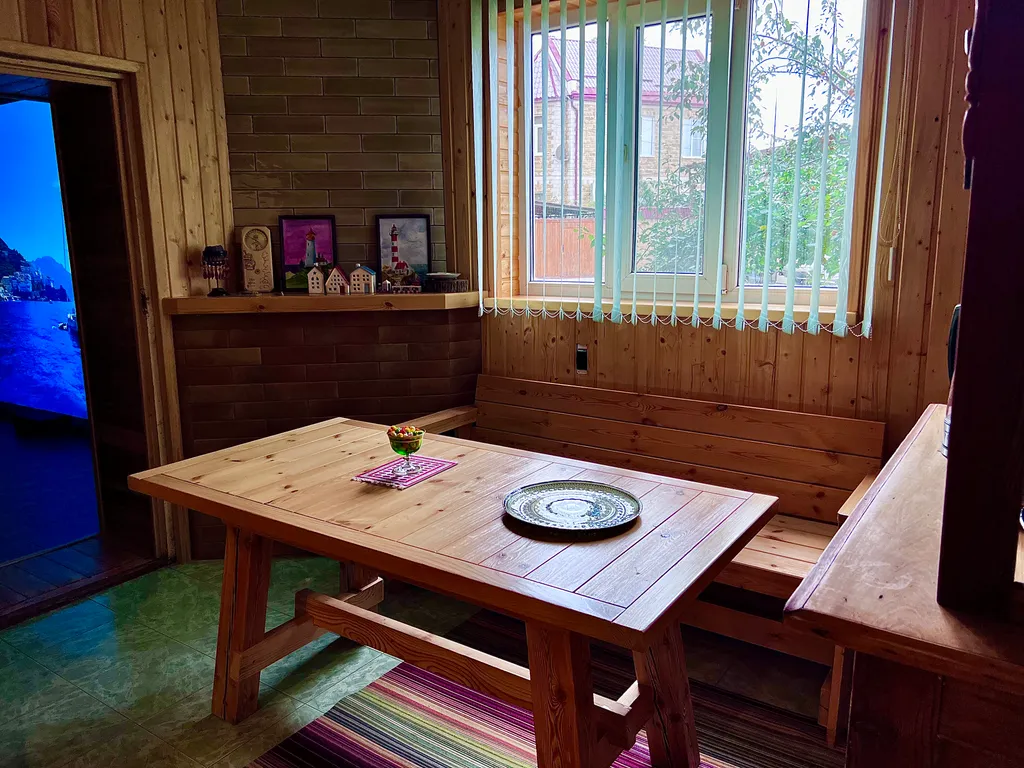 Дом с баней, садом, кинотеатром и парковкой на закрытой территории