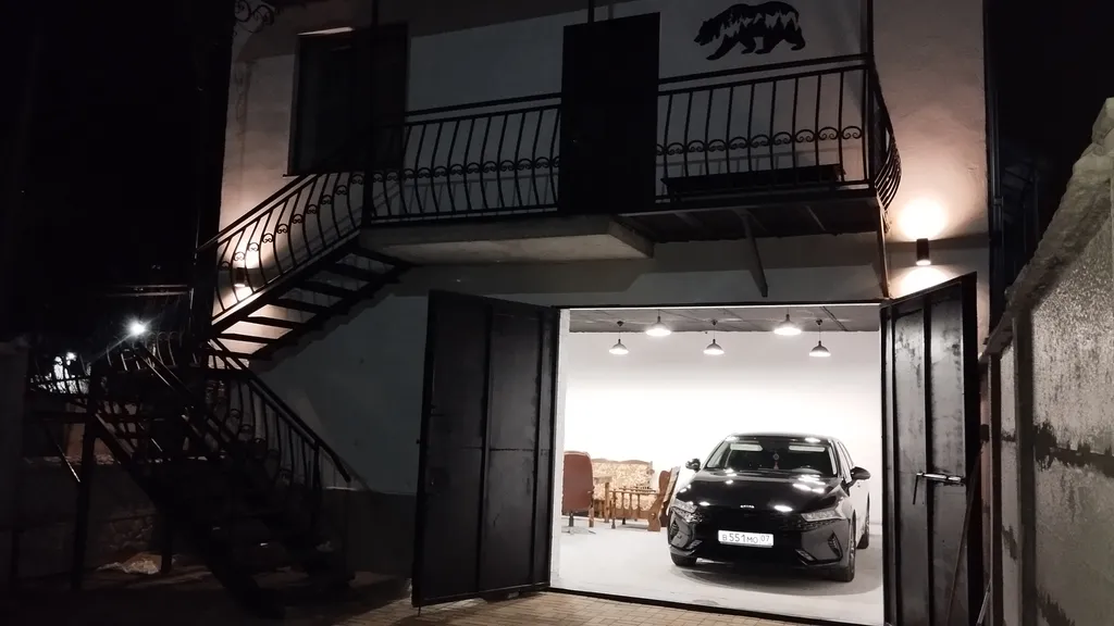 Двухэтажные апартаменты в центре, своя мангальная зона и тёплый гараж