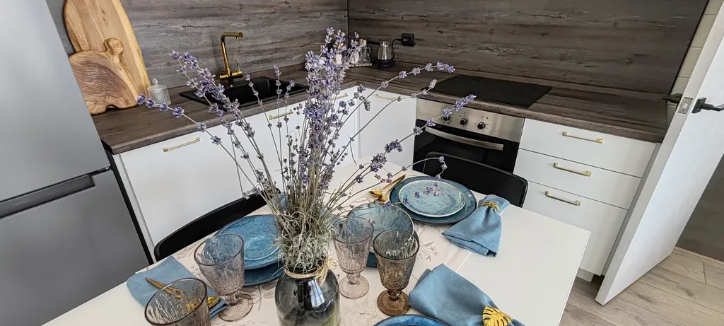 Дом рядом с озером