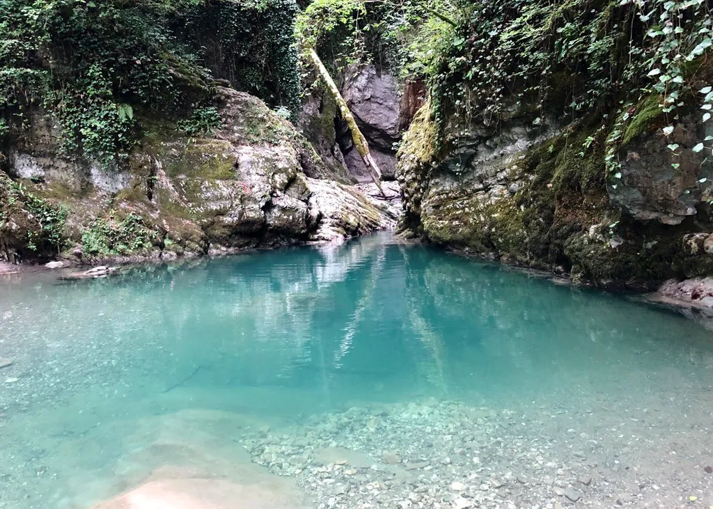 Дом у реки las nubes