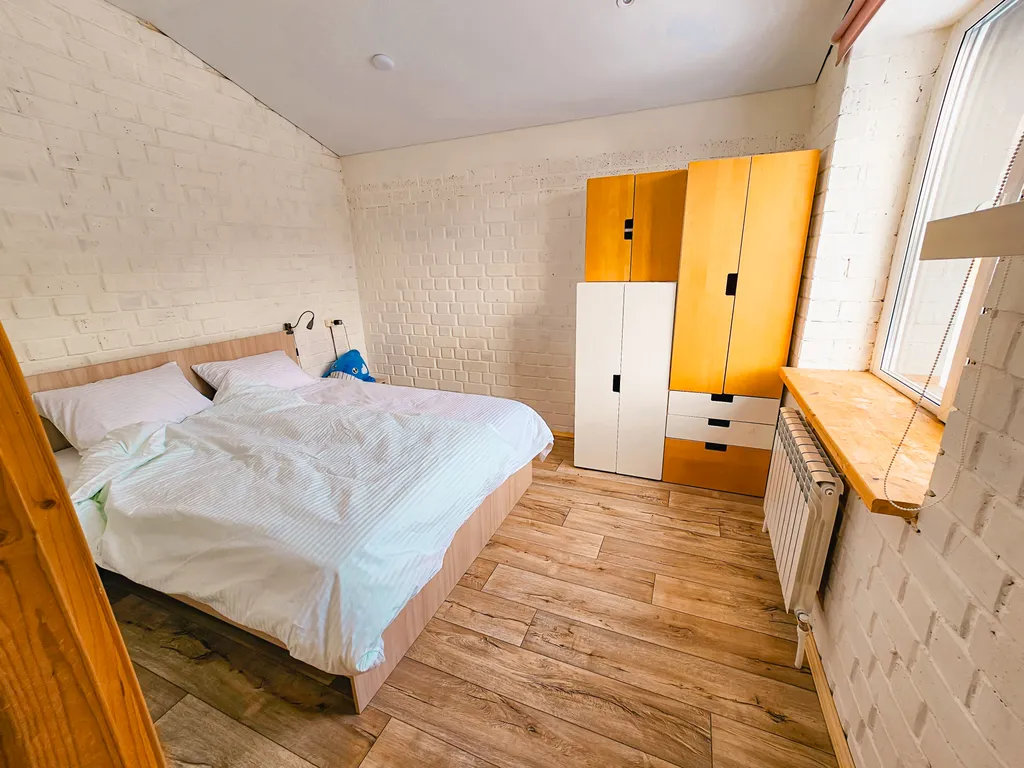 Просторный дом с баней и настольным теннисом в городе