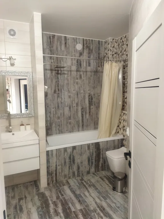 Новая 1-комнатная квартира с отличным ремонтом и двумя спальнями