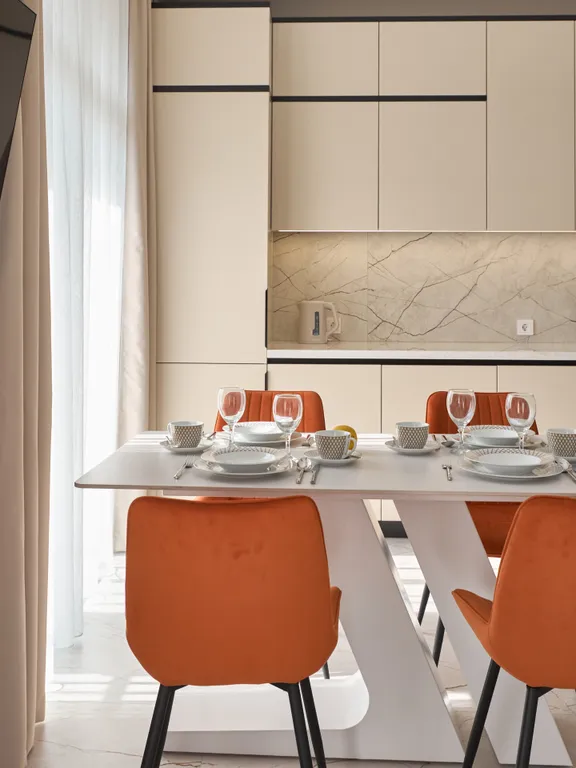 Современная, новая квартира с видом на горы