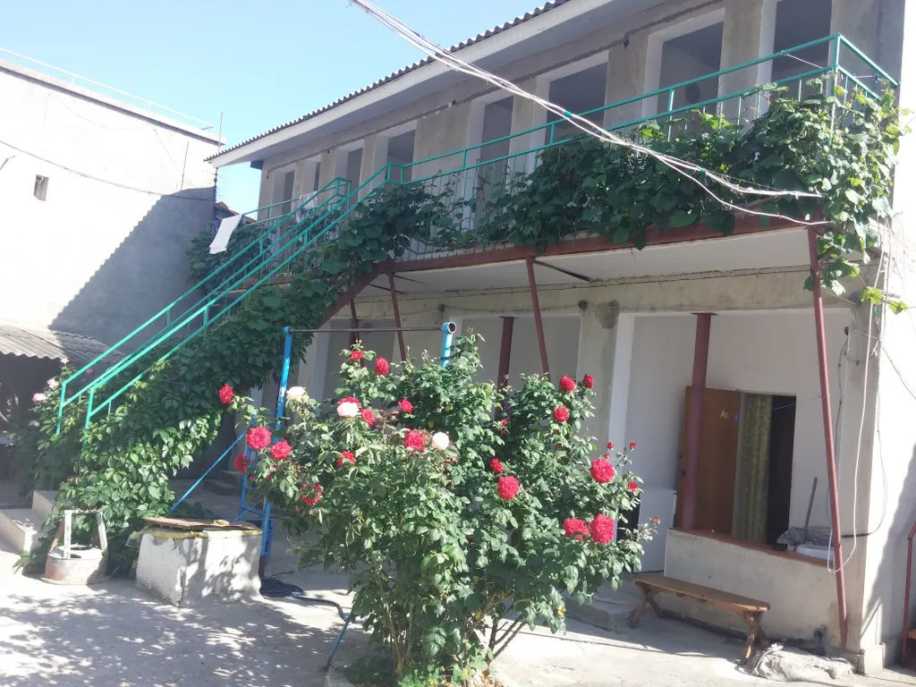 3-х местный номер эконом этаж 1
До моря 400 метров