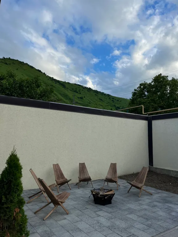 Уютный дом с видом на горы