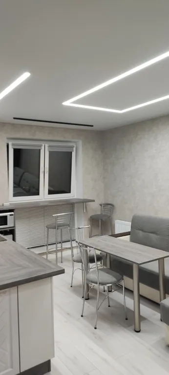 Новая студия с двумя разделенными большими спальными местами