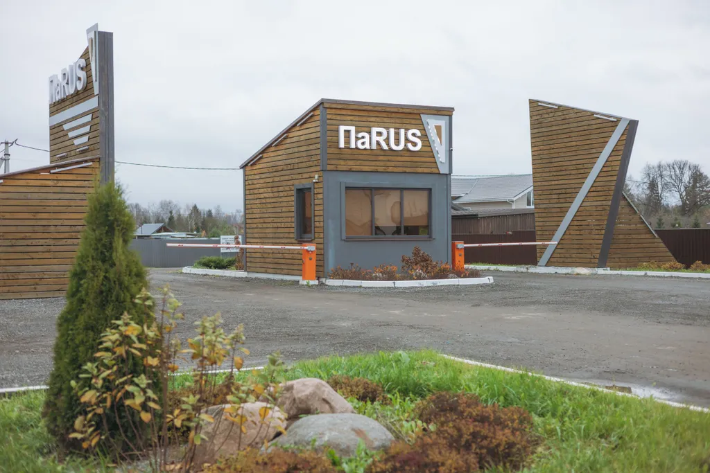 Дом с баней и чаном у воды и леса бохо