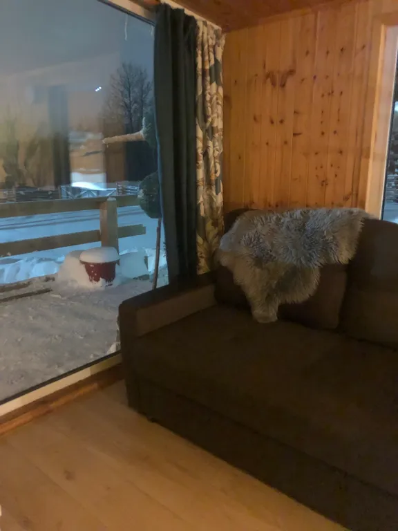 Новая вилла с горячей джакузи в террасе в черте города