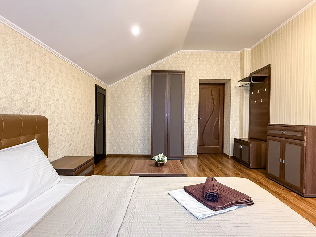 Просторный дом с видом на море и горы