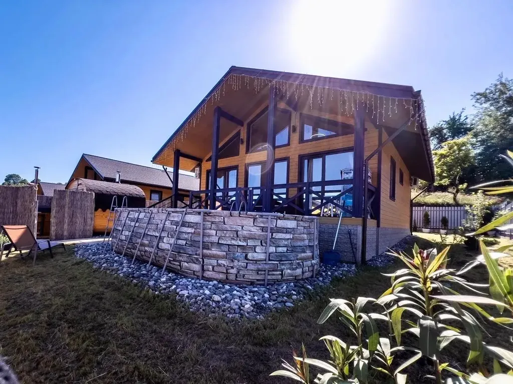 Дом с бассейном