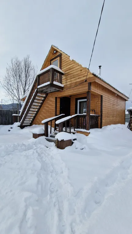 Дом на берегу озера Байкал