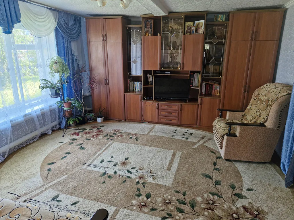 Частный дом в центре села