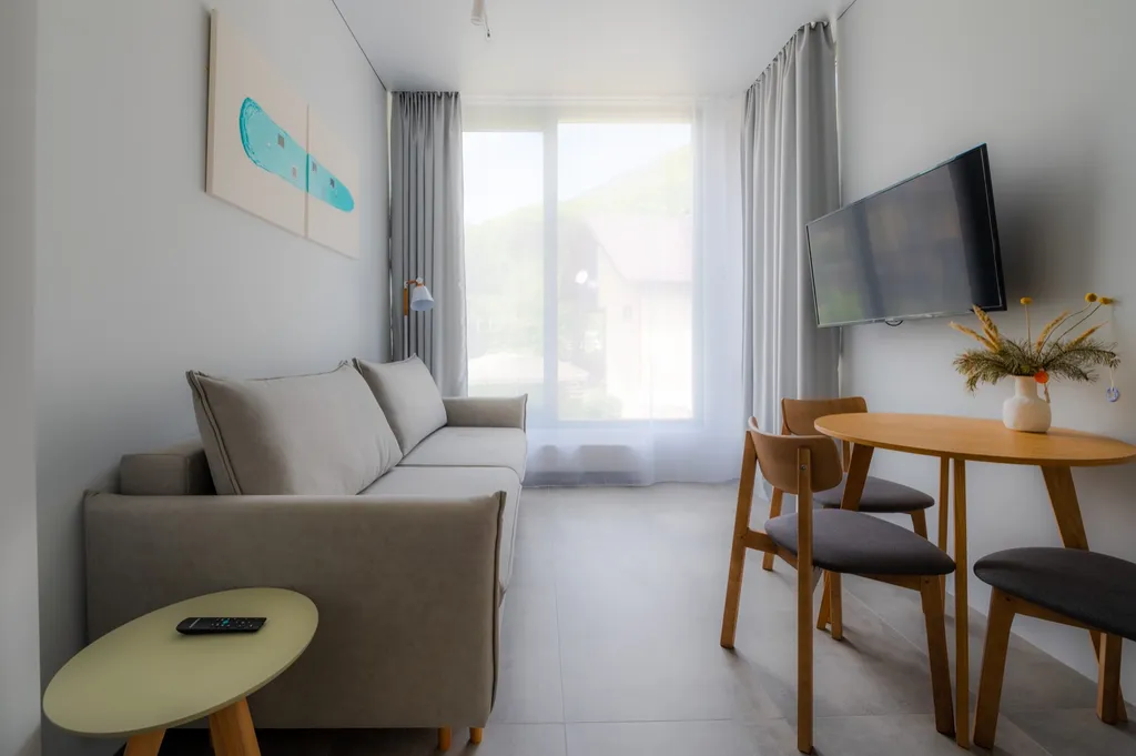 1-комнатные апартаменты с видом на горы и бассейном