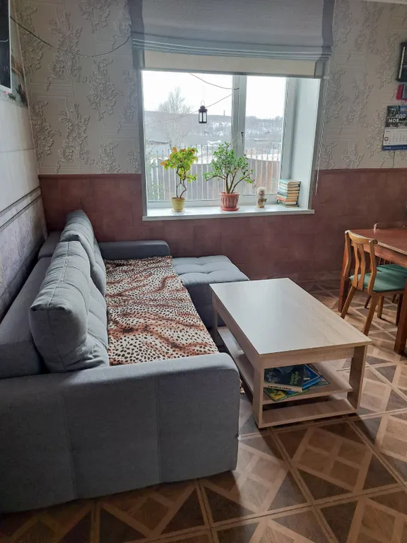 Уютный домик на берегу реки Кола