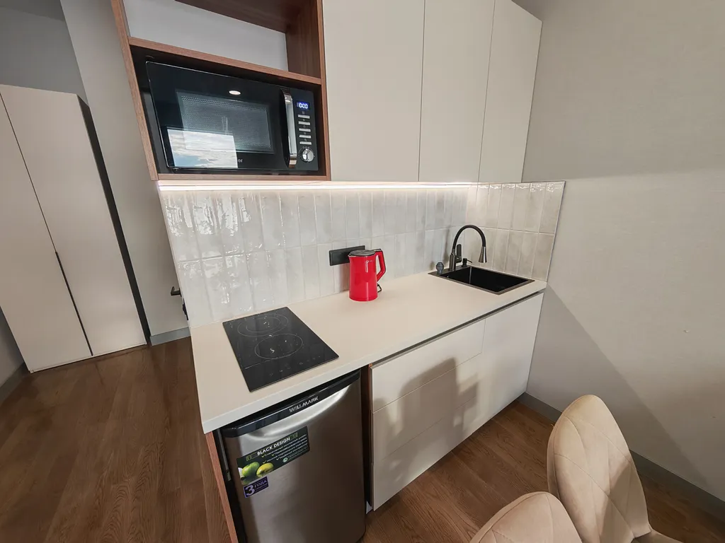 Современная студия в самом центре города с видом на море, бизнес класс