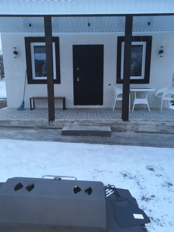 Уютный домик около озера