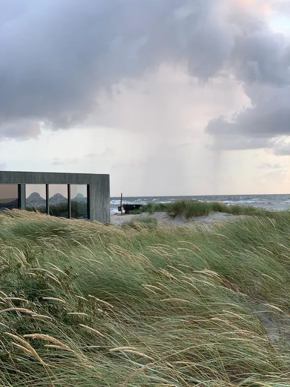 Дом между морем и озером