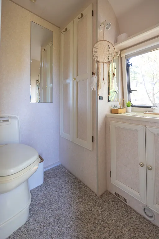 Автодомик для двоих с видом на озеро