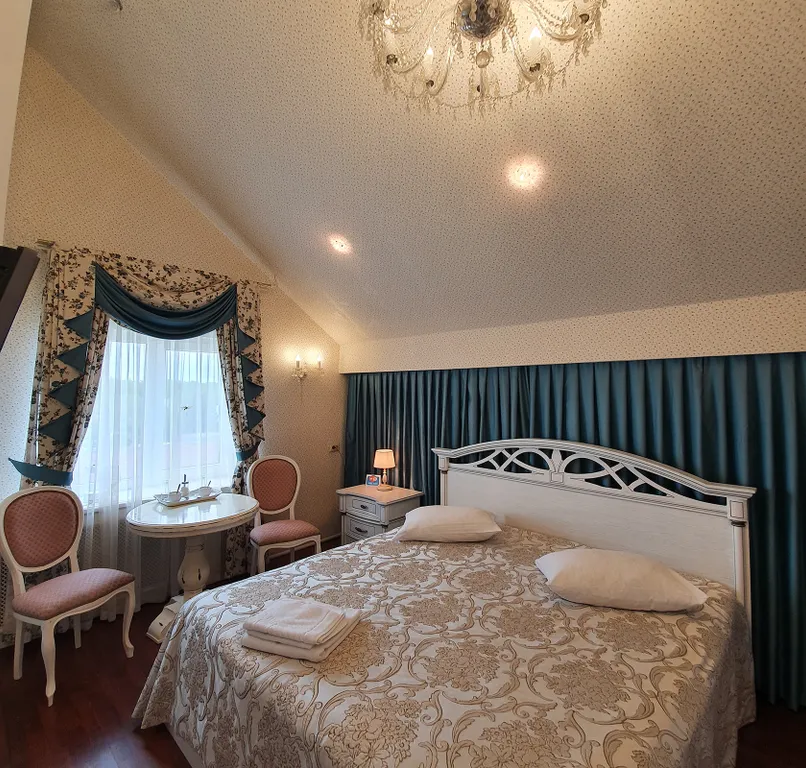 Квартира Двухместный улучшенный Делюкс "Мансарда" — аренда посуточно в Смоленск