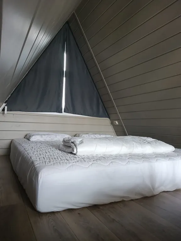 Дом в стиле A frame с чаном