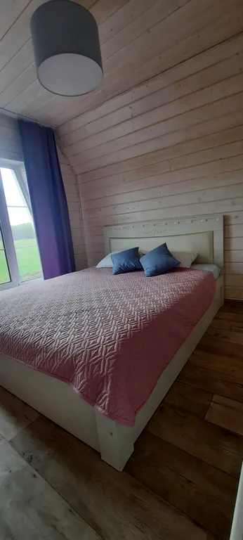 Уютный загородный дом с прудом