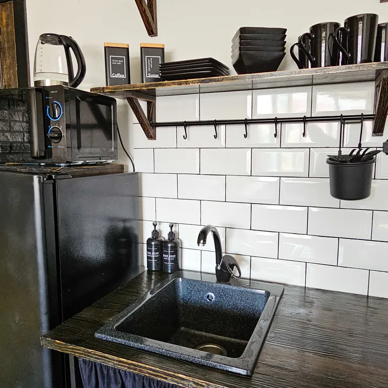 Студия с большой кроватью и ванной, кофемашиной и оплаченным кинотеатр