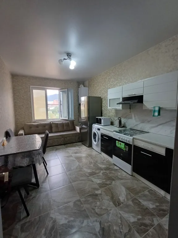 Уютная квартира с видом на горы, покрытые лесом